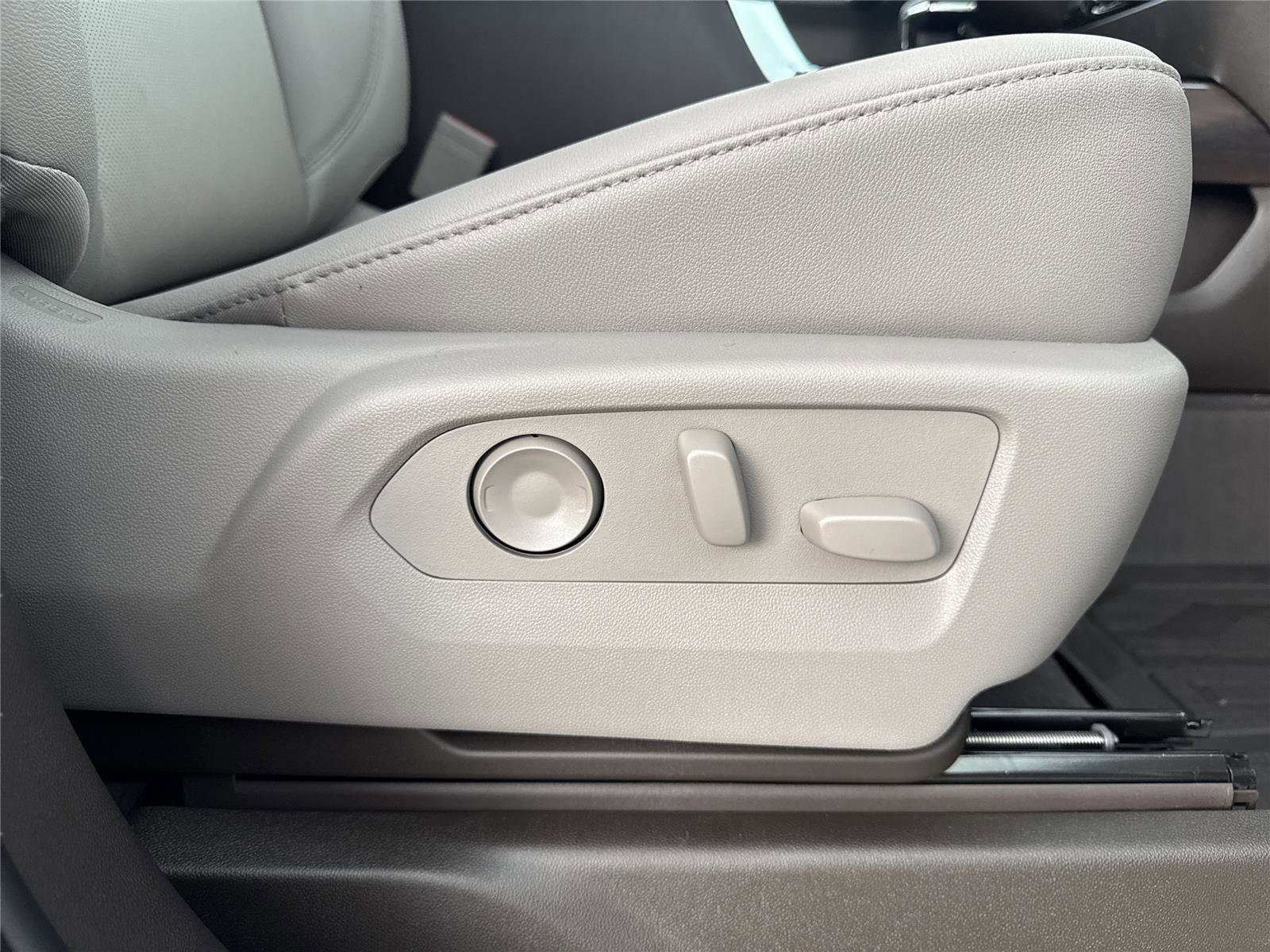 New 2026 GMC Sierra 1500 SLT w/ SLT Premium Plus Package image 15