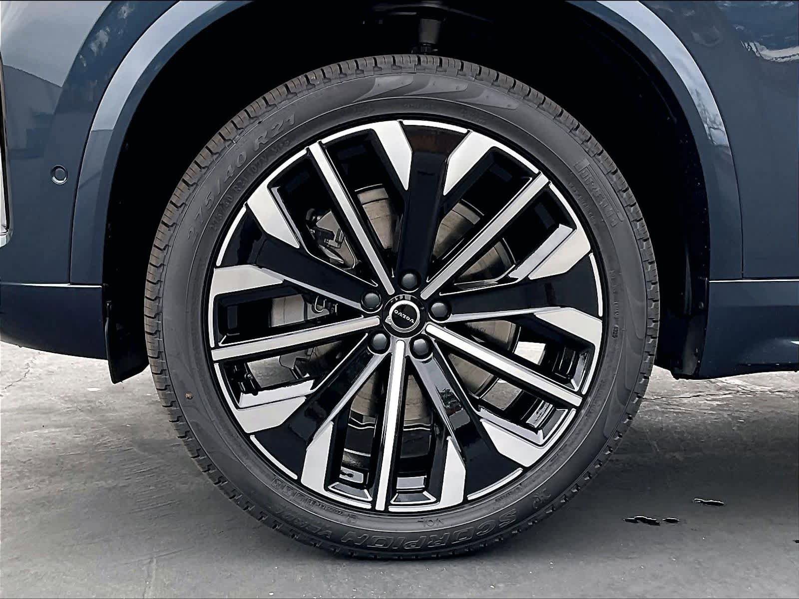 New 2026 Volvo XC90 B6 Plus w/ Protection Package Premier image 14