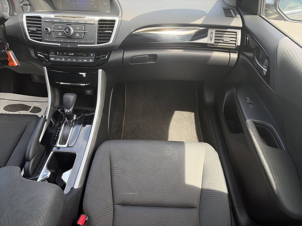 Used 2017 Honda Accord LX image 17