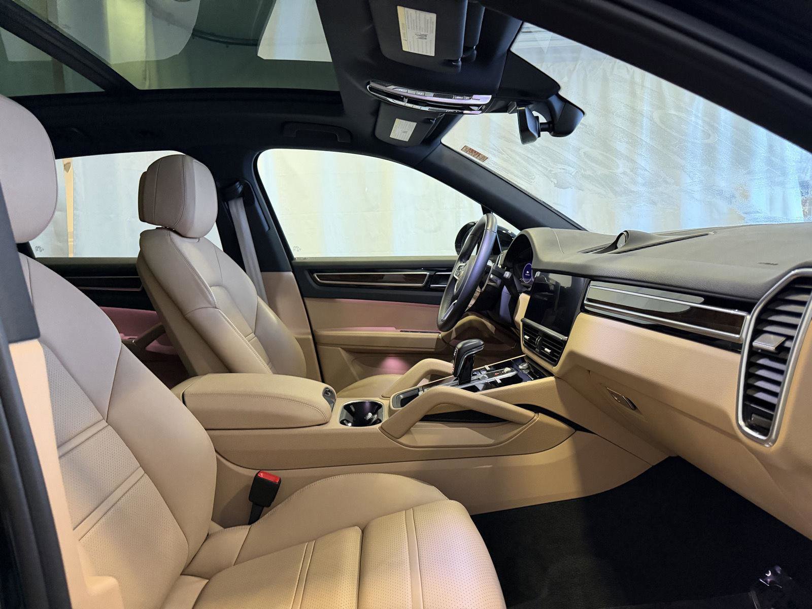 Certified 2022 Porsche Cayenne Platinum Edition image 14