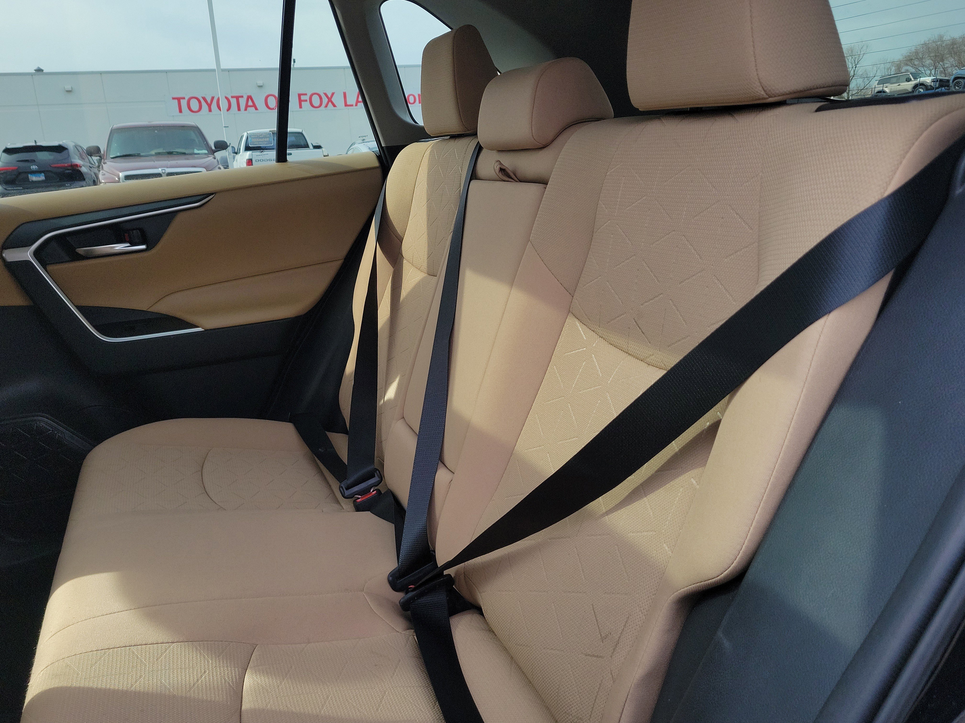 Used 2021 Toyota RAV4 XLE w/ Convenience Package image 9