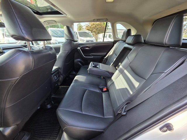 Used 2022 Toyota RAV4 XLE Premium image 16