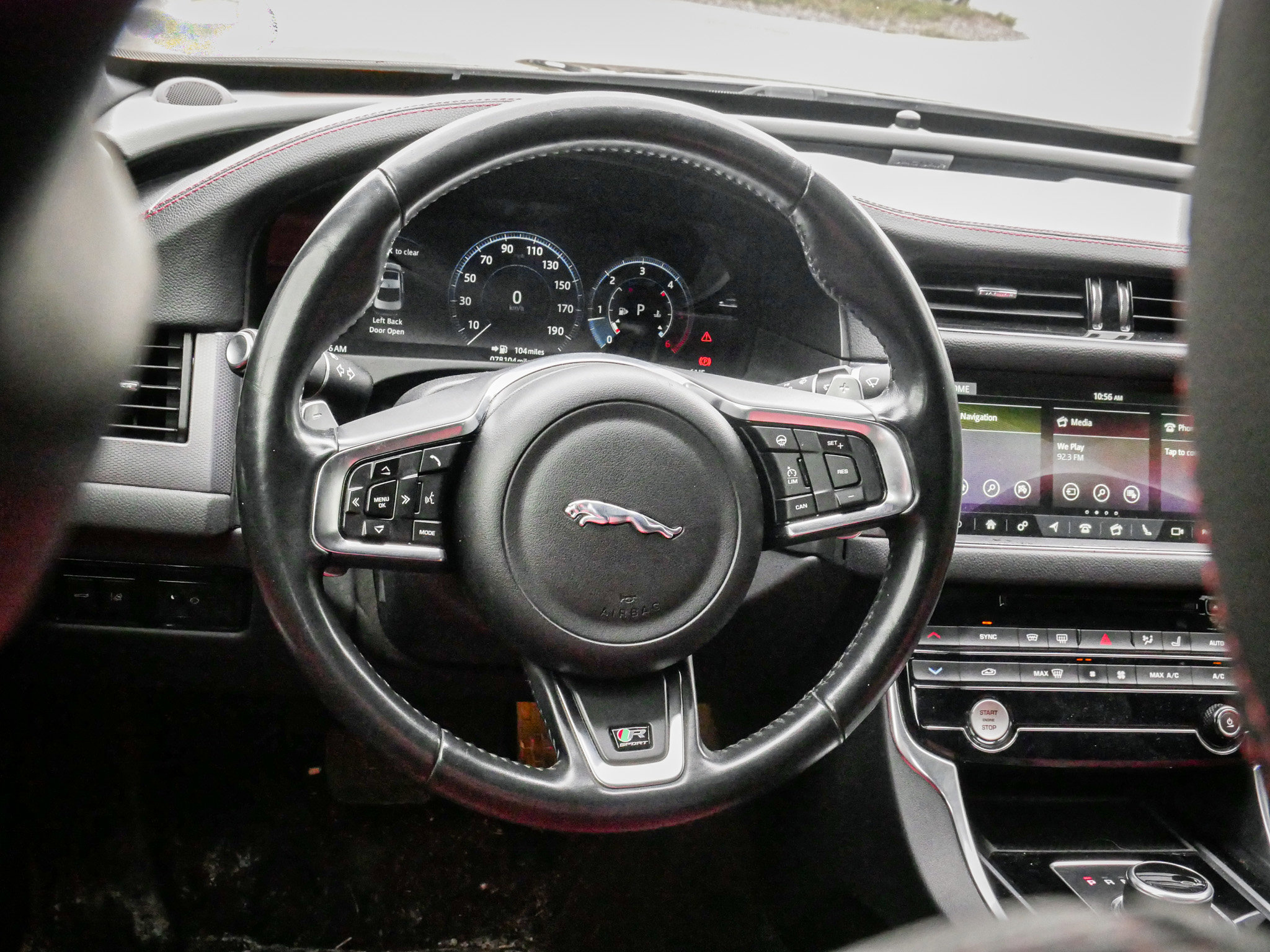 Used 2018 Jaguar XF R-Sport image 6