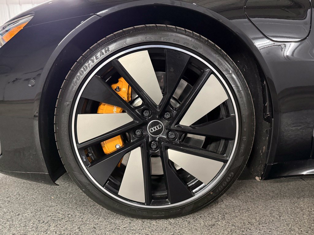 Used 2022 Audi RS e-tron GT w/ Carbon Performance Package AWD/4WD image 17