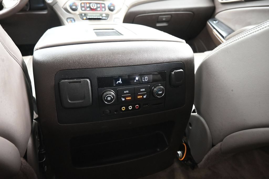 Used 2015 GMC Yukon Denali w/ Premium Package AWD/4WD image 48