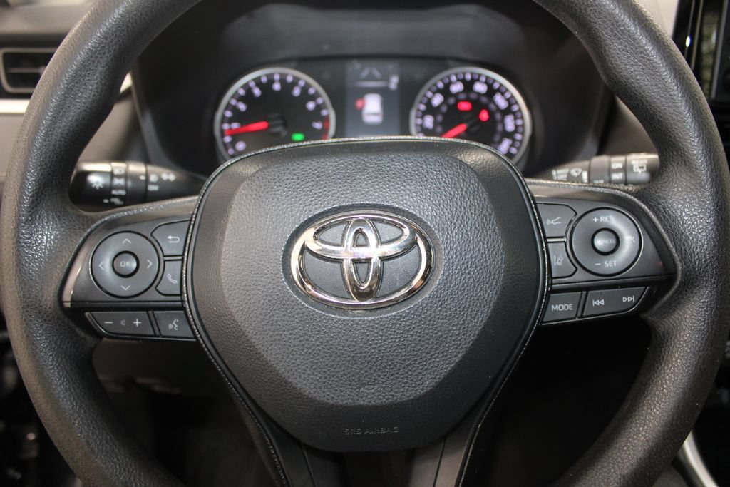 Used 2021 Toyota RAV4 XLE AWD/4WD image 26