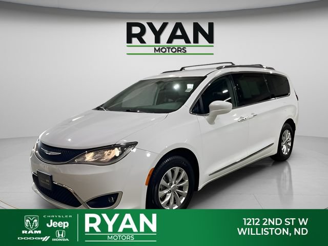 Used 2018 Chrysler Pacifica Touring-L FWD image 6