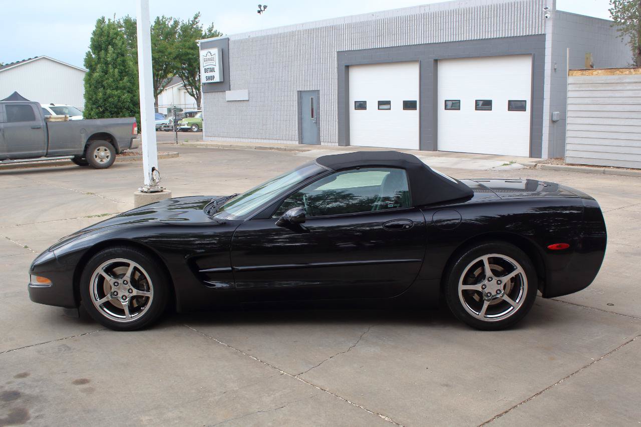 Used 2002 Chevrolet Corvette Convertible w/ Preferred Equipment Group2 RWD image 21