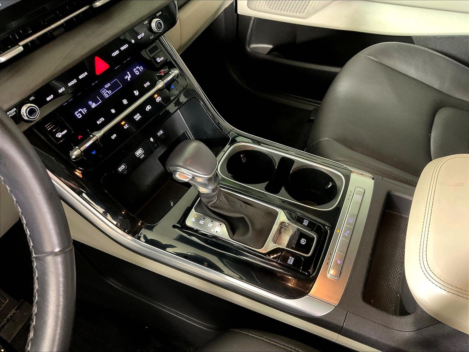 Used 2023 Kia Carnival EX FWD image 18