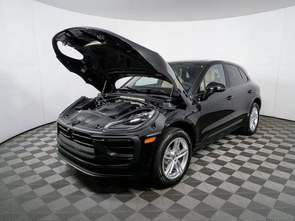 Certified 2026 Porsche Macan AWD/4WD image 34