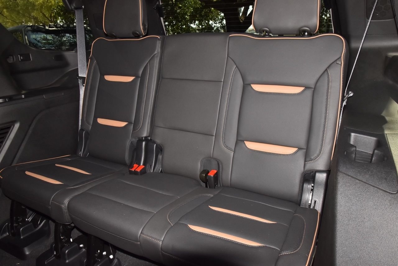 Used 2024 GMC Yukon AT4 w/ Technology Package AWD/4WD image 15