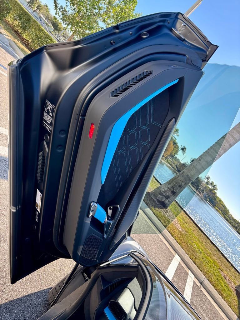 Used 2025 Lamborghini Revuelto image 18