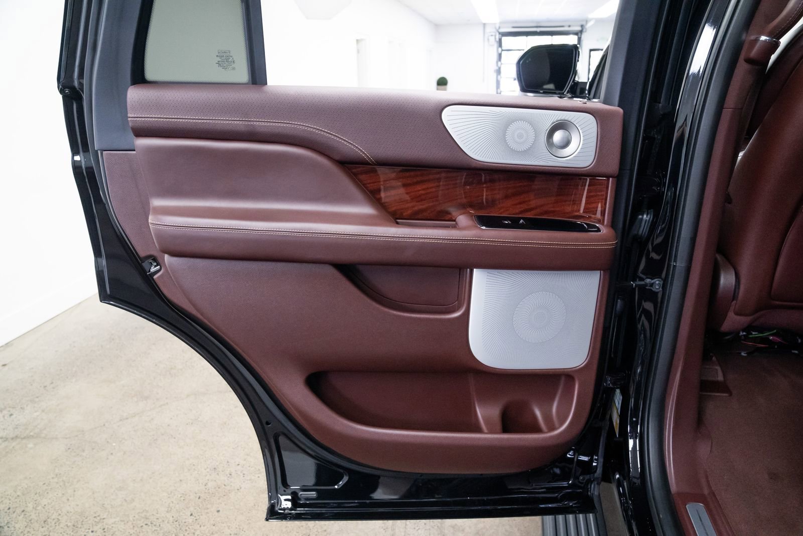 Used 2021 Lincoln Navigator Black Label w/ Cargo Convenience Package image 19