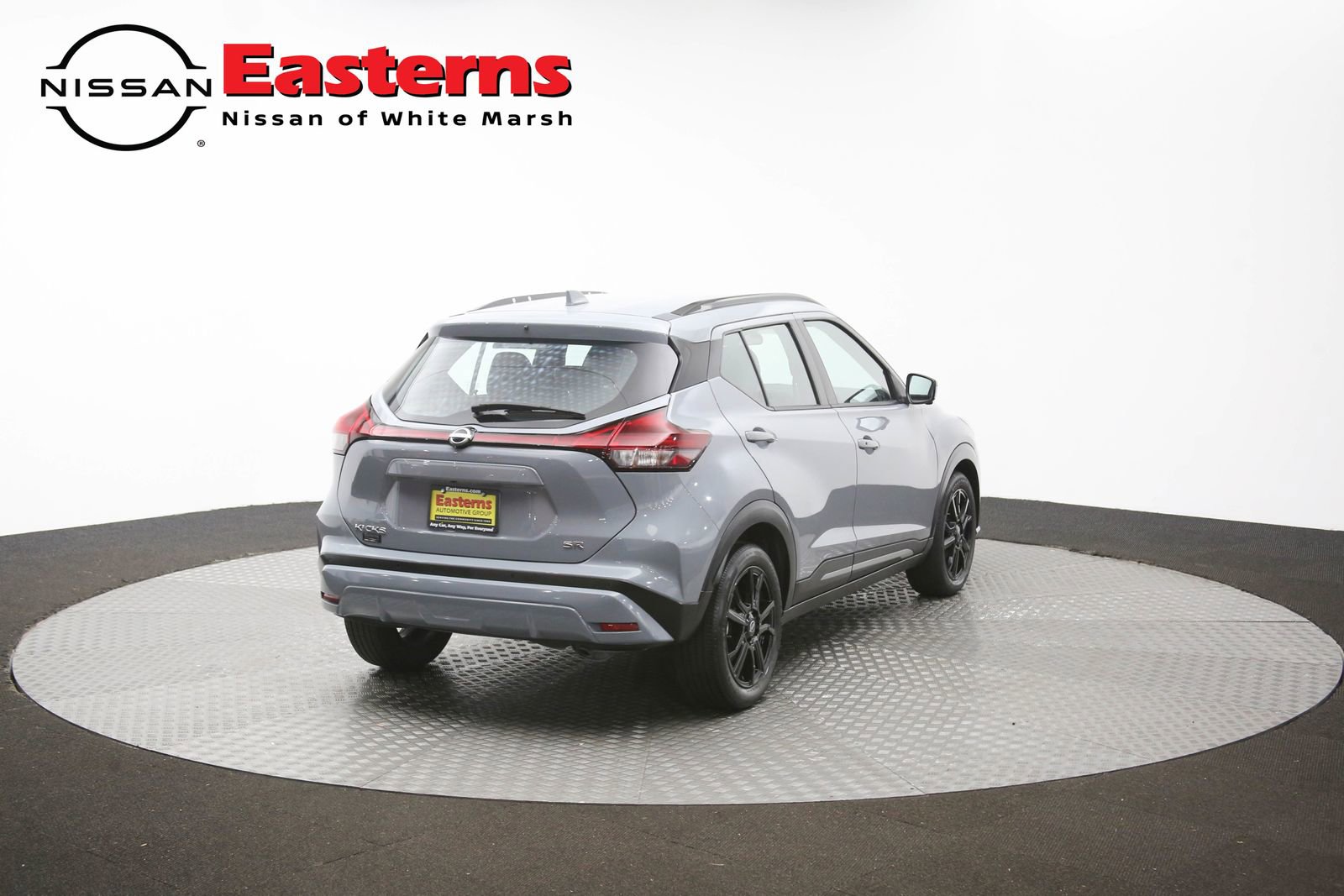 Used 2023 Nissan Kicks SR w/ SR Premium Package FWD image 39
