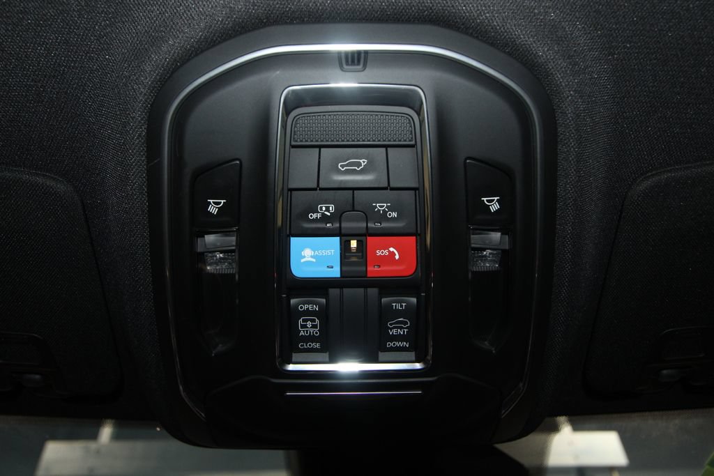 Used 2024 Jeep Grand Cherokee Altitude AWD/4WD image 18