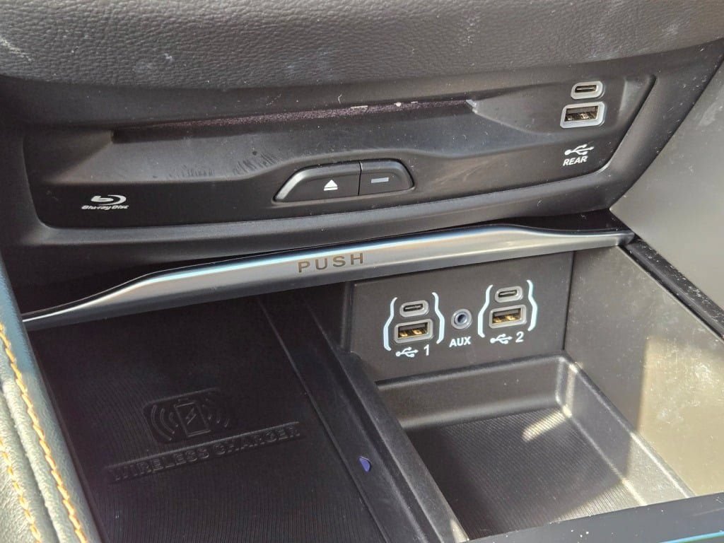 Used 2022 Chrysler Pacifica Pinnacle AWD/4WD image 36