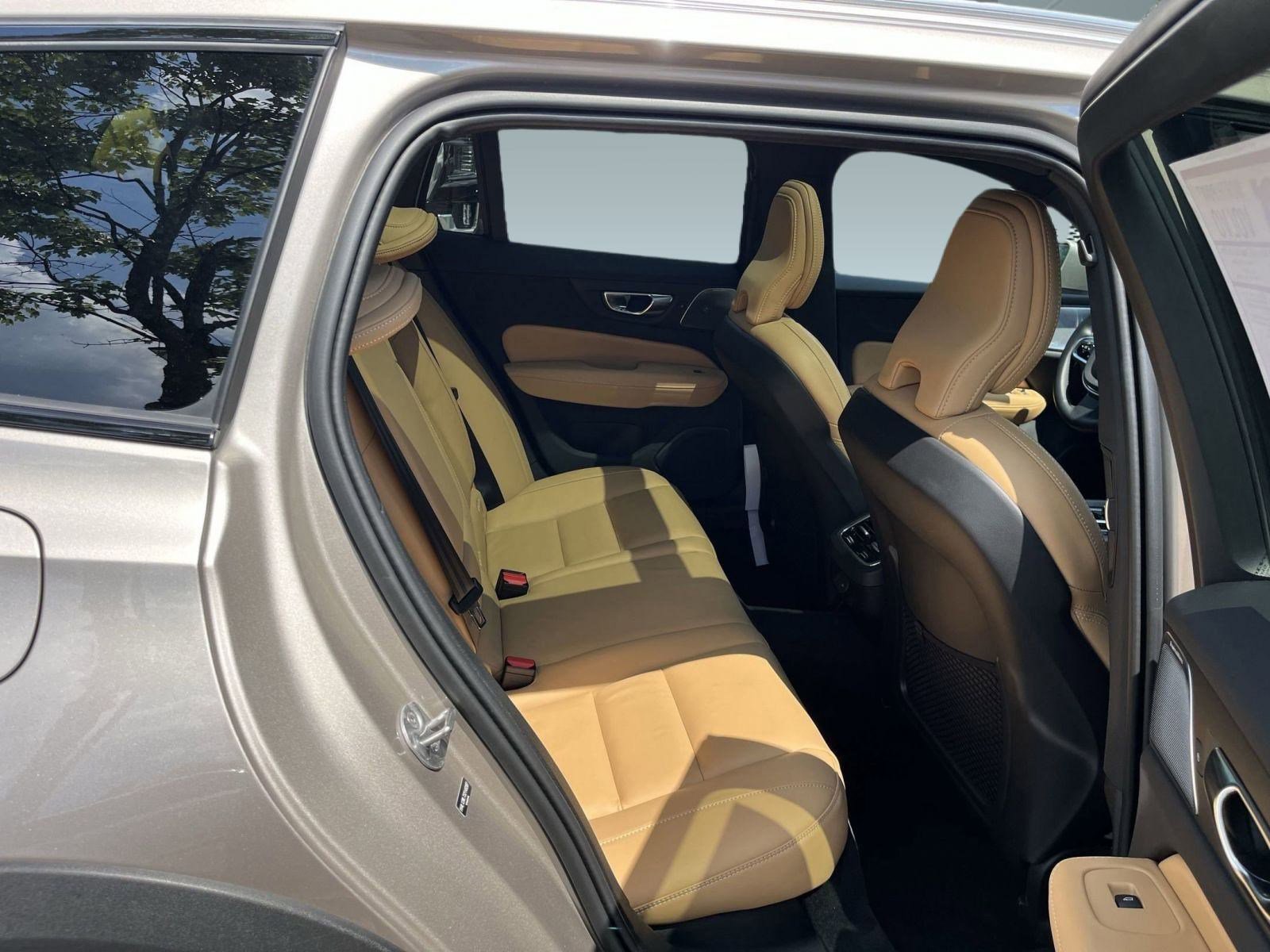 Certified 2025 Volvo V60 B5 Cross Country Ultra image 26