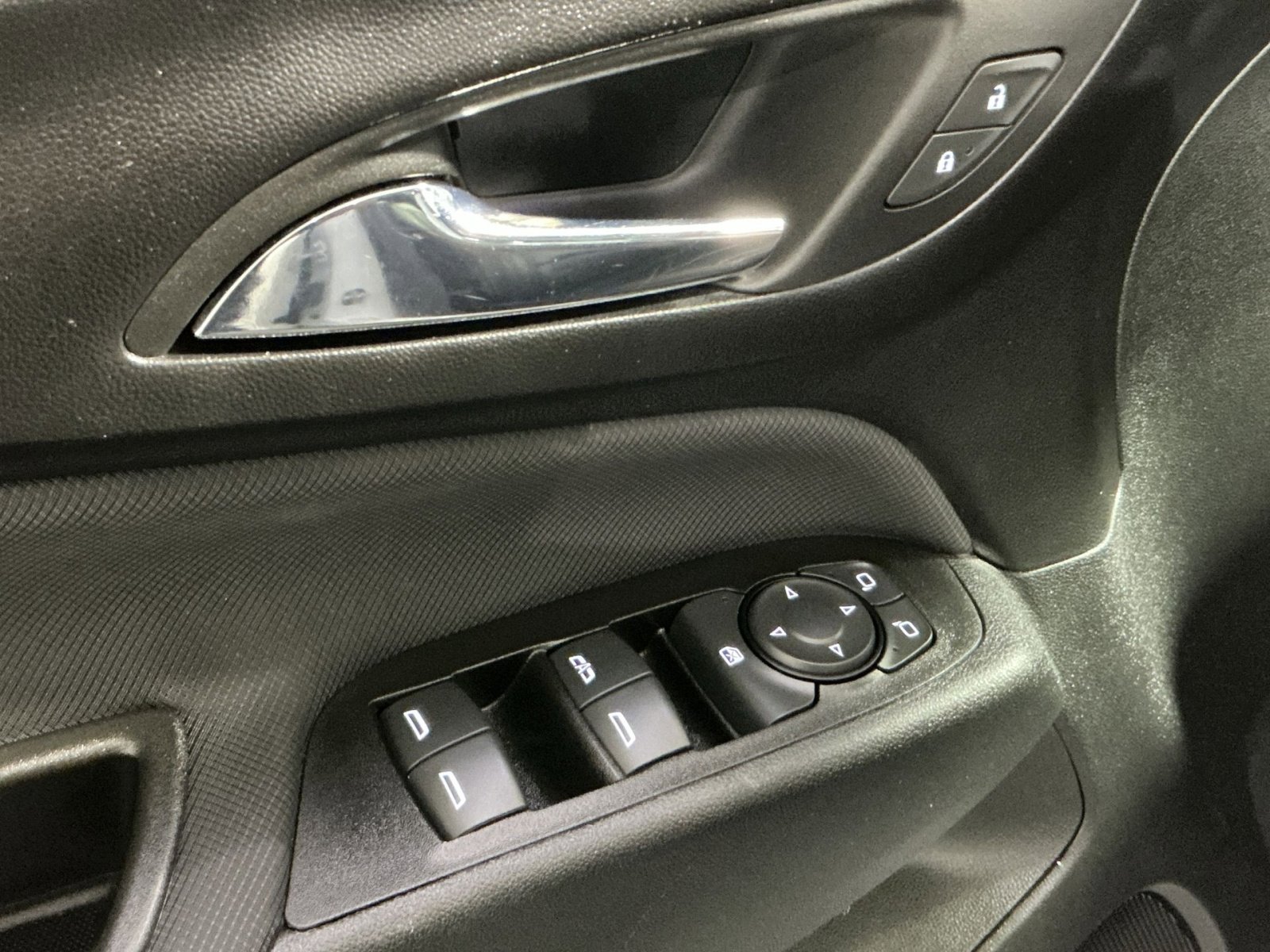 Used 2022 Chevrolet Equinox RS w/ RS Leather Package image 23