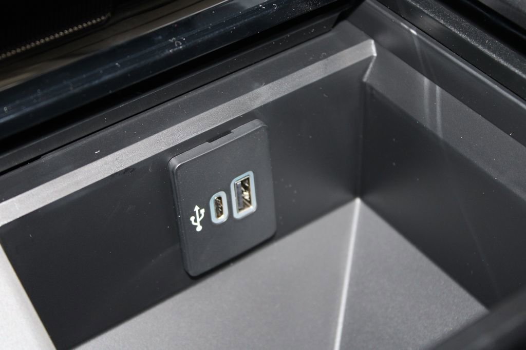 New 2026 Ford F250 Lariat w/ Black Appearance Package image 56