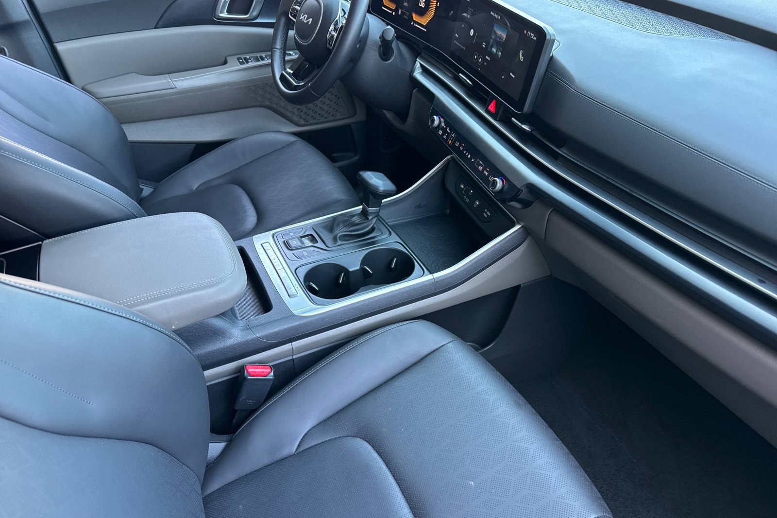 Used 2026 Kia Carnival FWD image 34