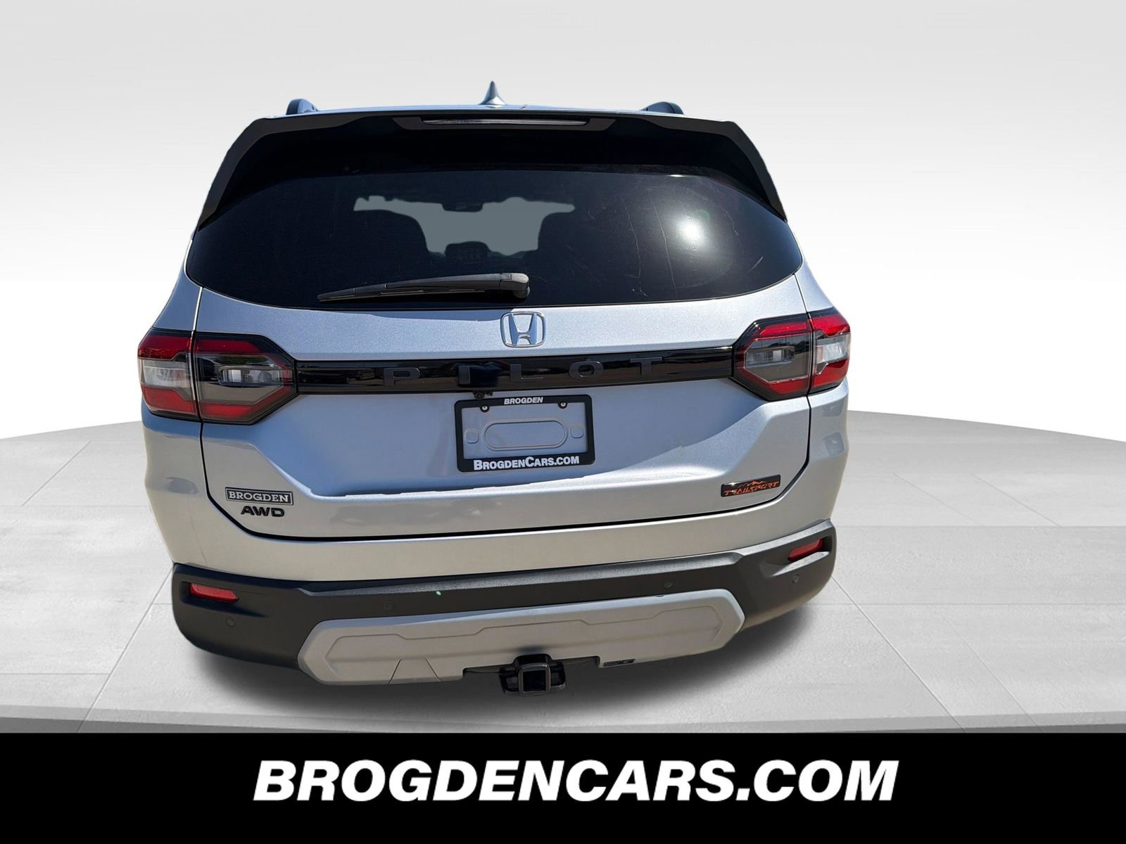 Certified 2025 Honda Pilot TrailSport image 7