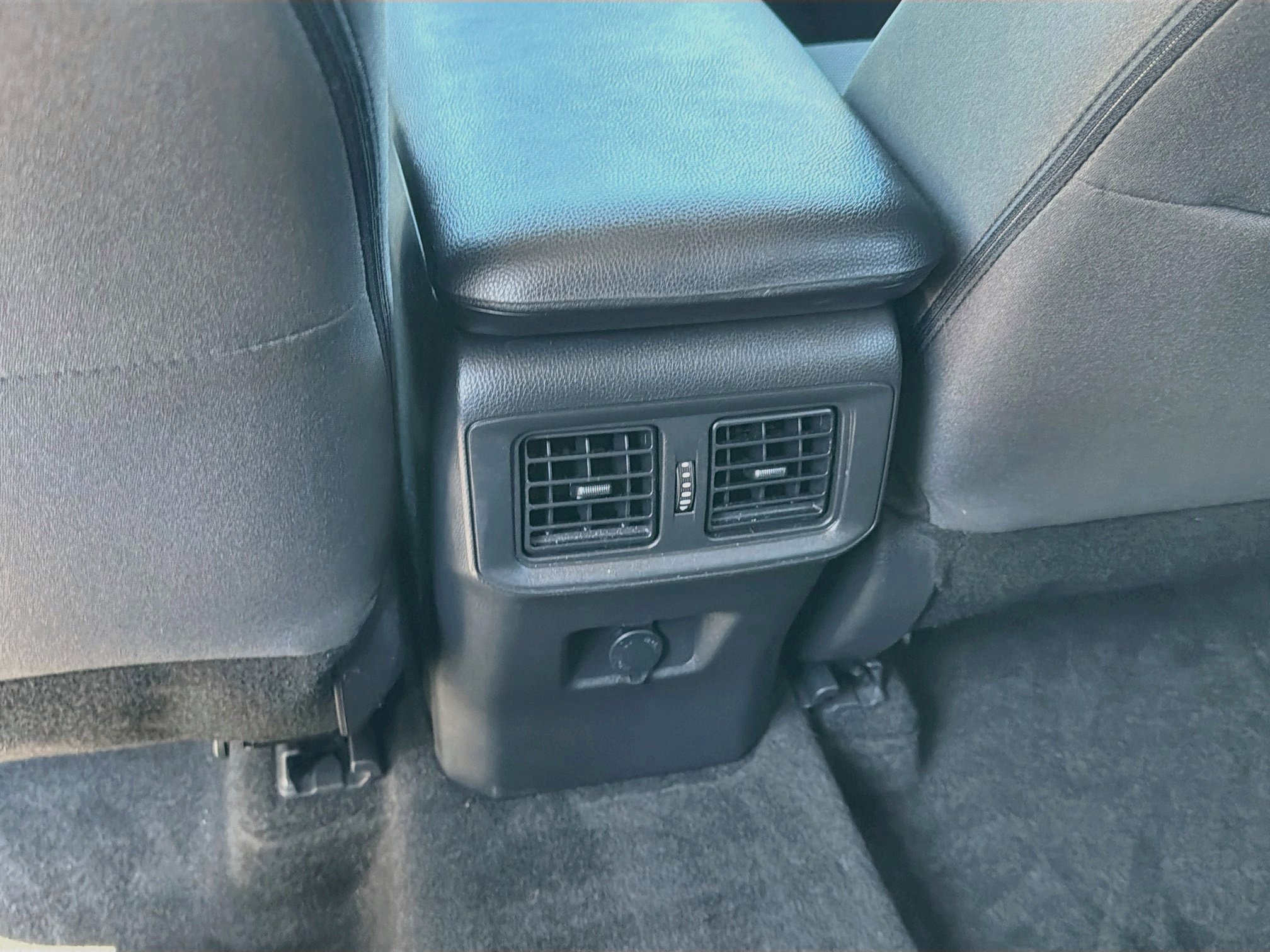 Used 2023 Toyota RAV4 LE AWD/4WD image 22