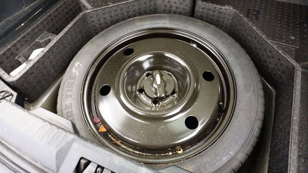 Used 2018 Ford Edge SE image 19