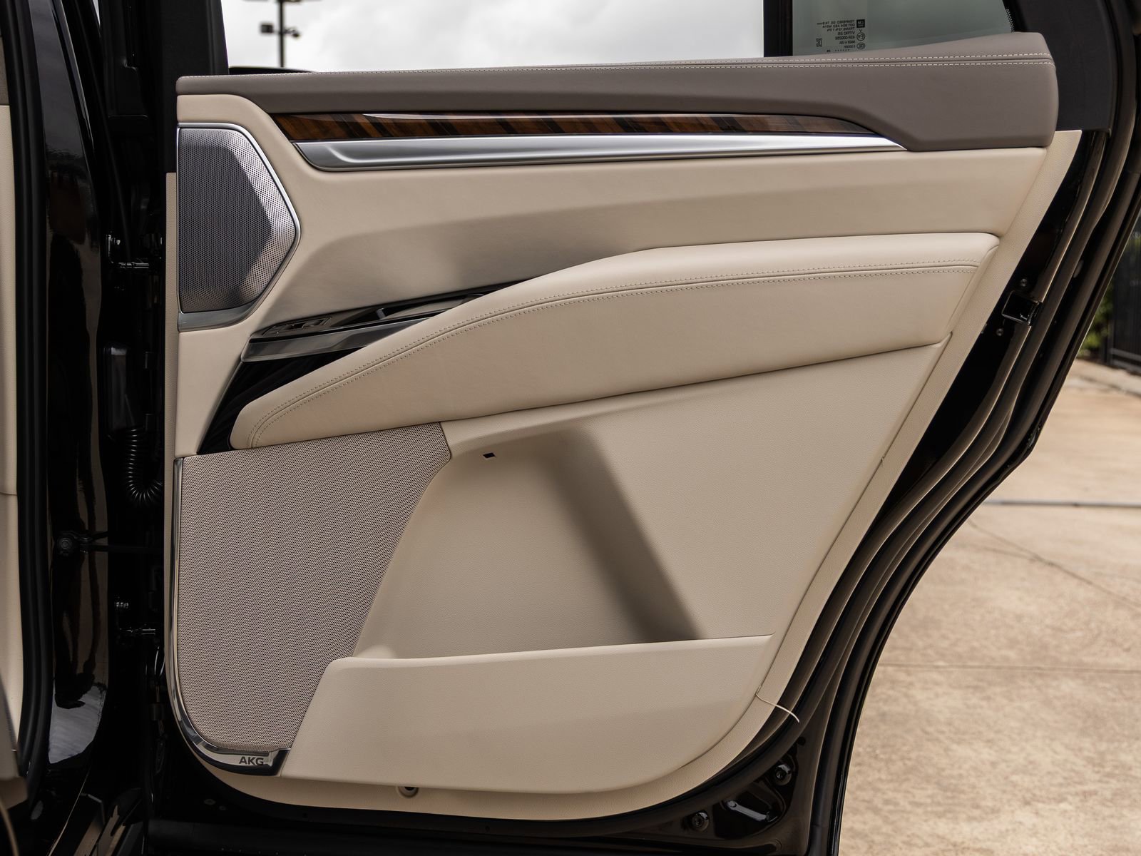 Used 2026 Cadillac Escalade Platinum Sport w/ LPO, Floor Liner Package AWD/4WD image 41