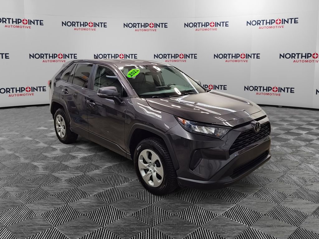 Used 2022 Toyota RAV4 LE image 1
