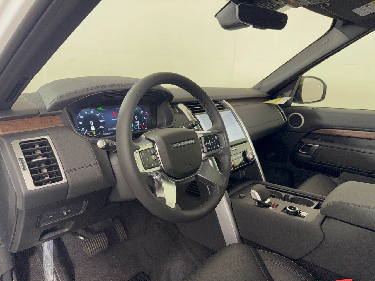 New 2026 Land Rover Discovery S AWD/4WD image 4