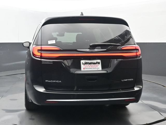 Used 2026 Chrysler Pacifica Limited FWD image 21