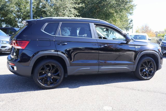 Certified 2023 Volkswagen Taos SE w/ Black Wheel Package image 8