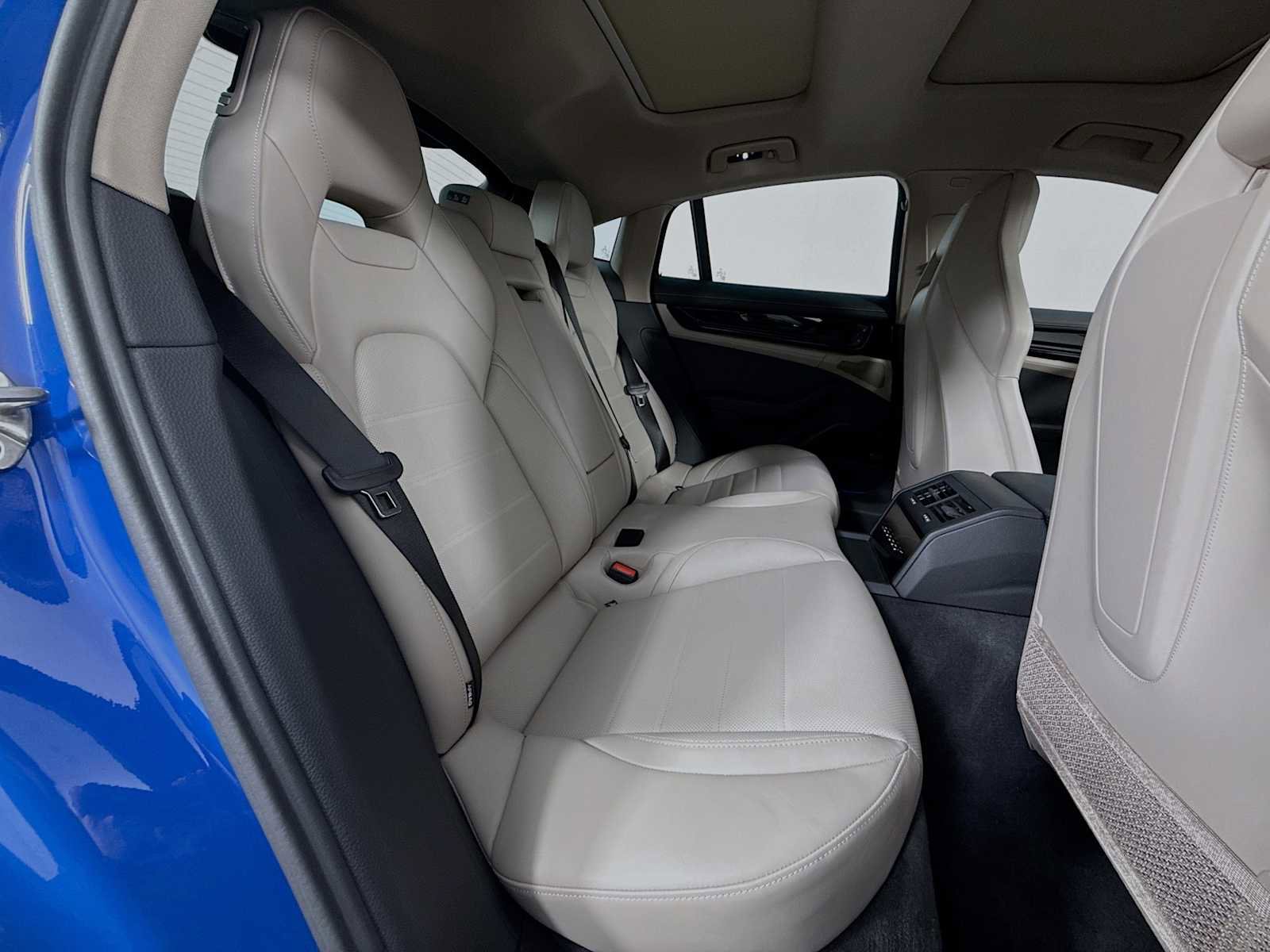 Certified 2025 Porsche Panamera image 28