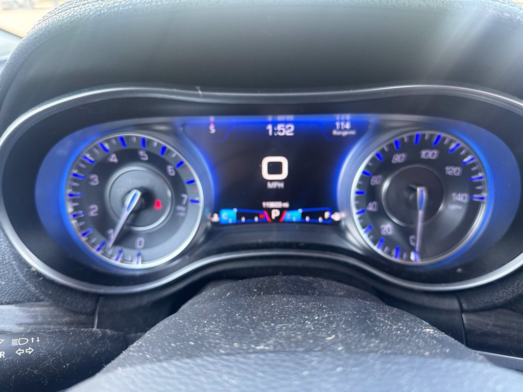 Used 2017 Chrysler 300 Limited RWD image 9
