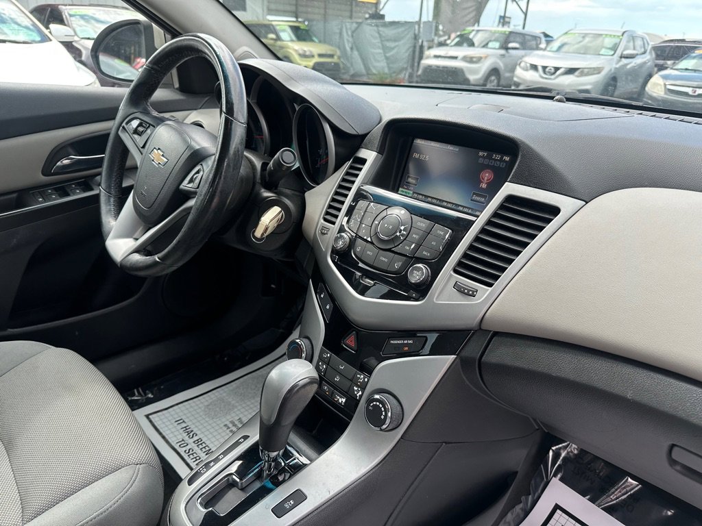 Used 2014 Chevrolet Cruze LT image 8