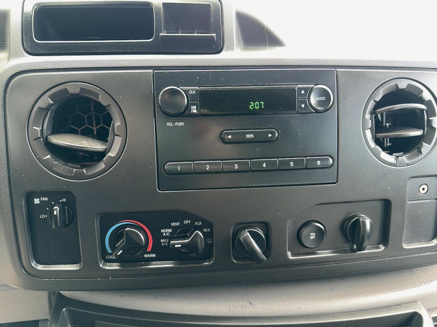 Used 2014 Ford E-350 and Econoline 350 Extended Super Duty w/ Power Group RWD image 9