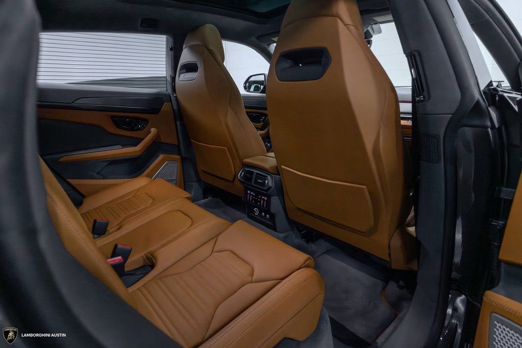 Used 2025 Lamborghini Urus SE AWD/4WD image 46