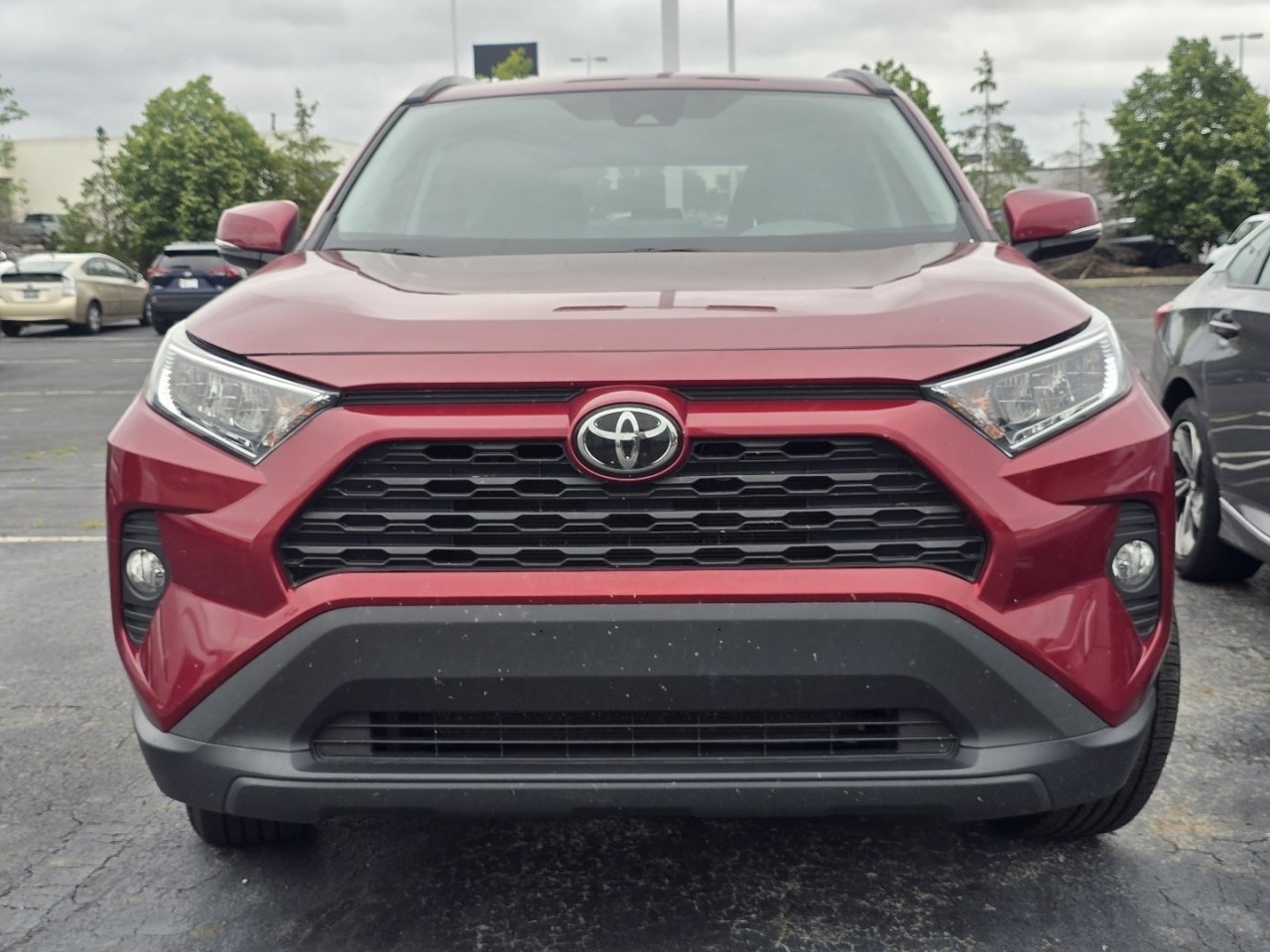 Used 2019 Toyota RAV4 XLE AWD/4WD image 2
