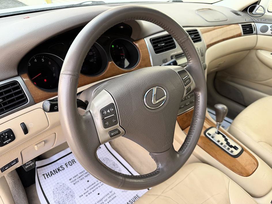 Used 2005 Lexus ES 330 FWD image 16