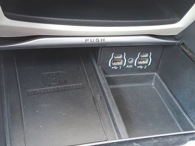 Used 2023 Chrysler Pacifica Limited FWD image 23