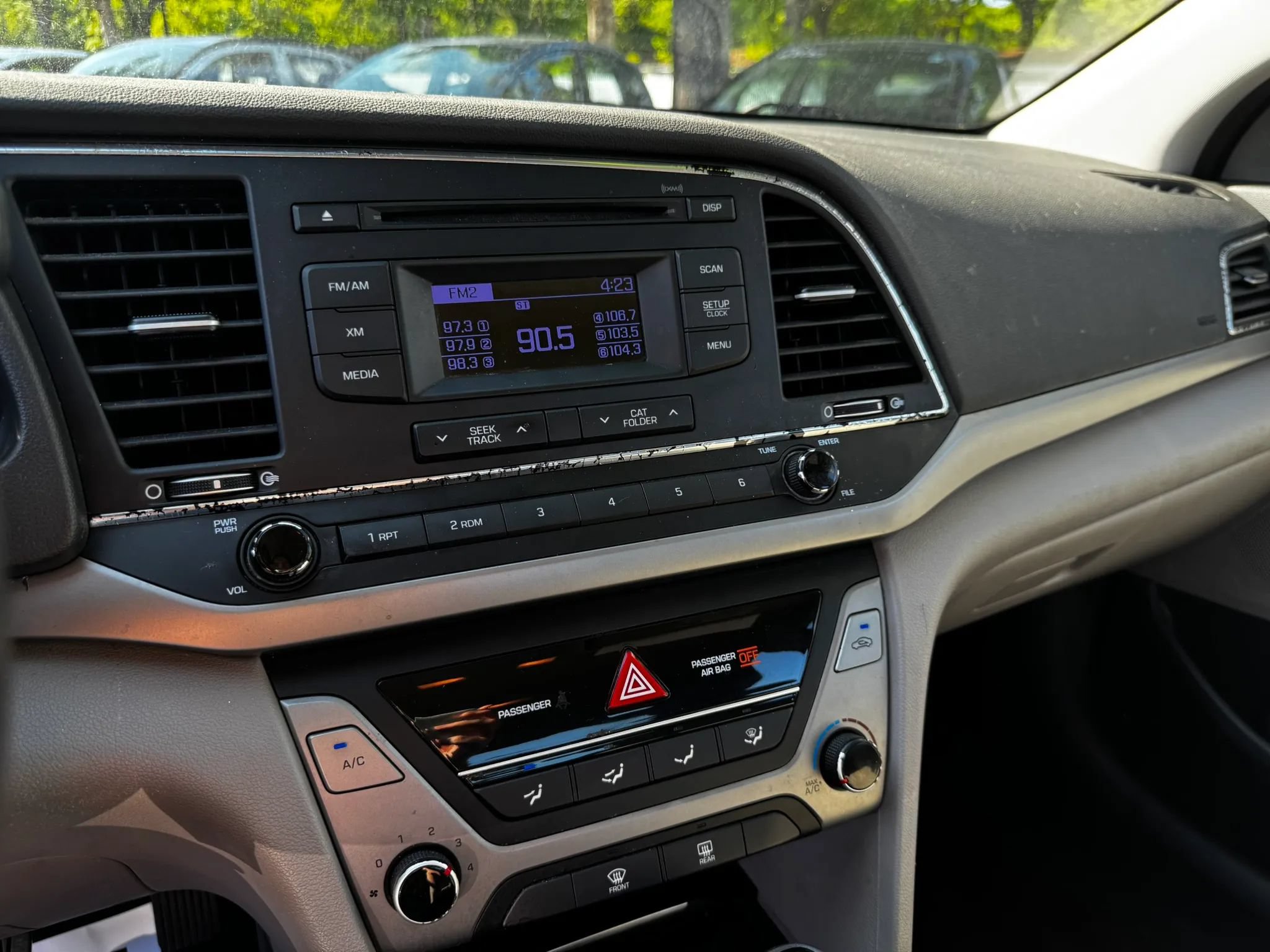 Used 2017 Hyundai Elantra SE FWD image 19