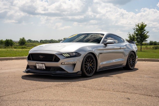 Used 2022 Ford Mustang GT Premium RWD image 3