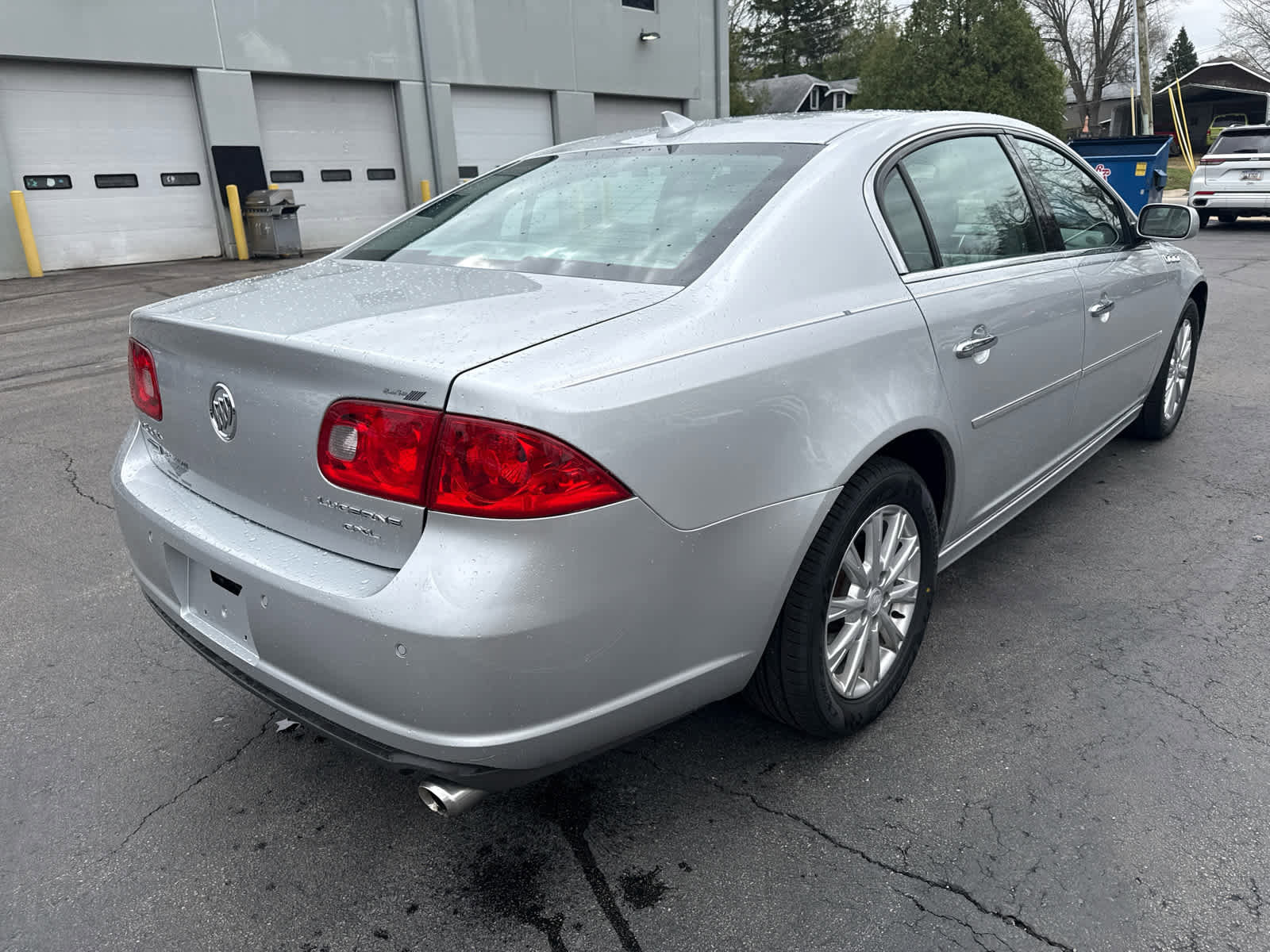 Used 2011 Buick Lucerne CXL w/ Driver Confidence Package FWD image 3