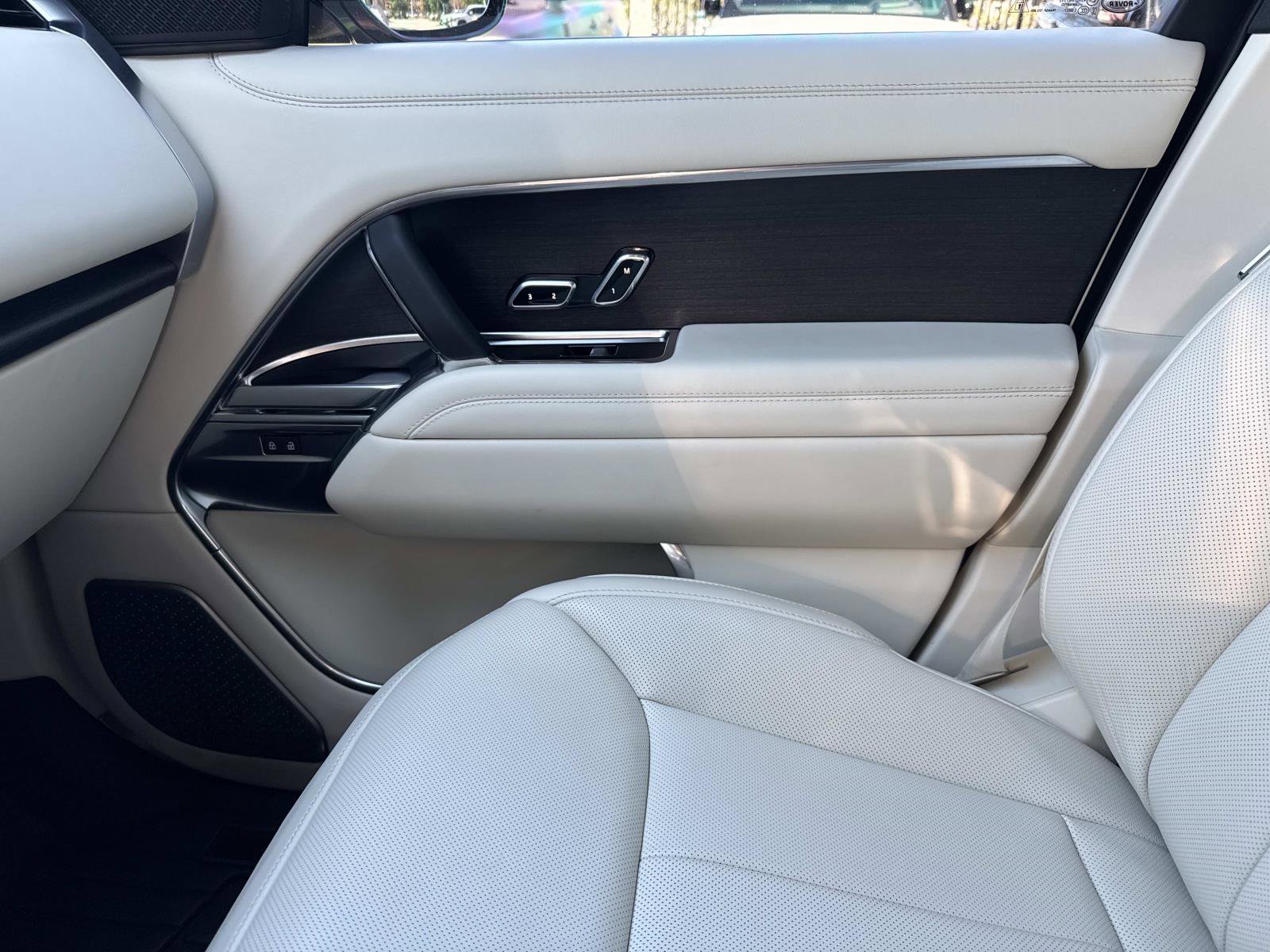 Certified 2024 Land Rover Range Rover Long Wheelbase Autobiography image 24