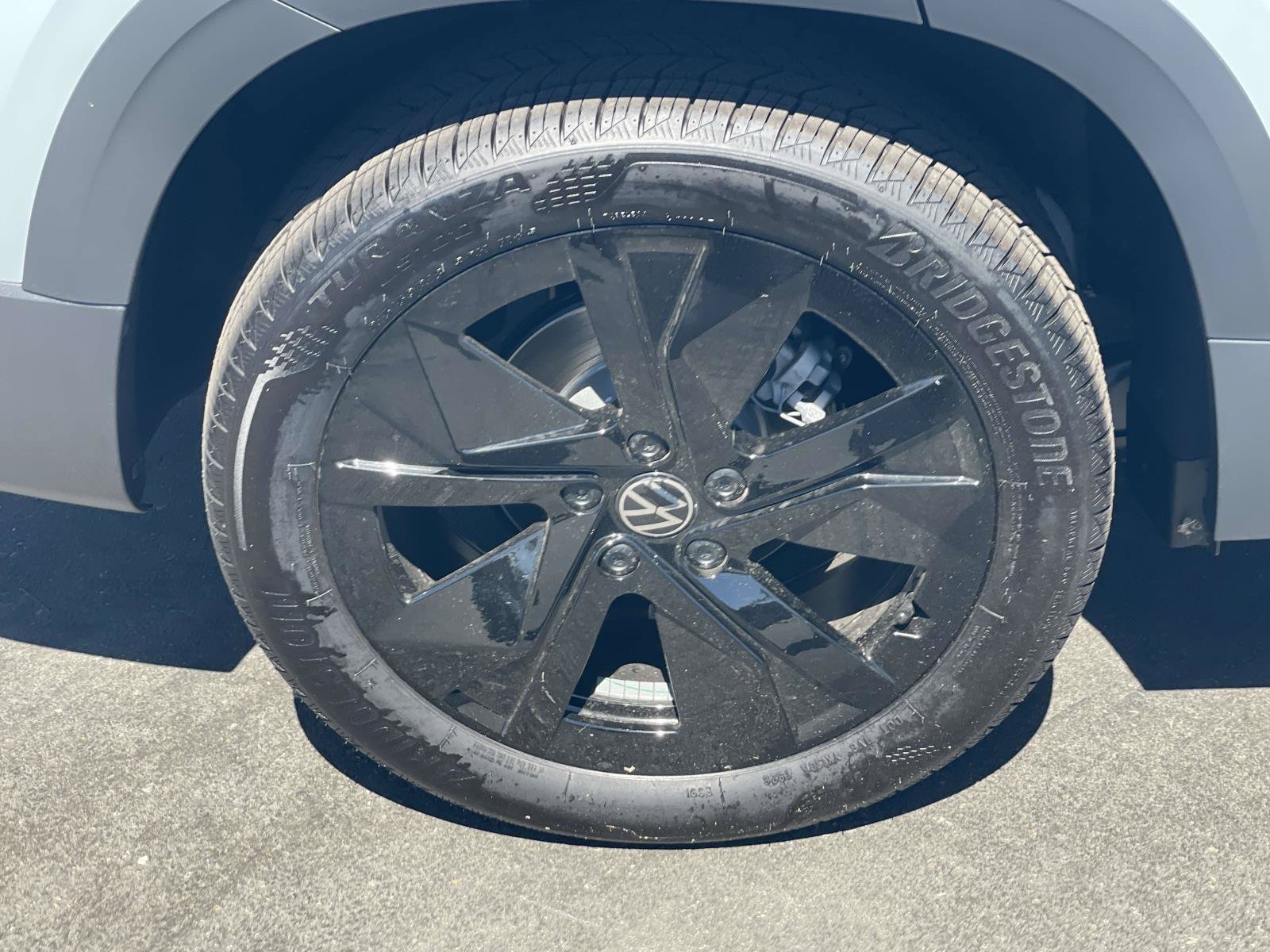 New 2026 Volkswagen Taos SE FWD image 28