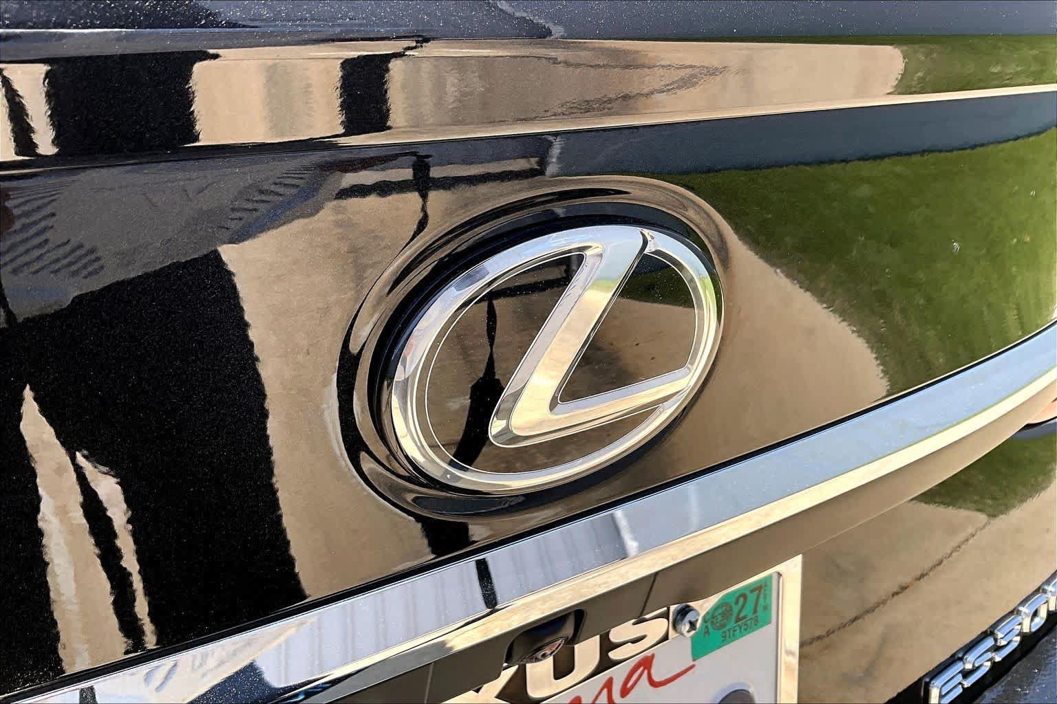 Used 2025 Lexus ES 300h w/ Premium Package FWD image 30