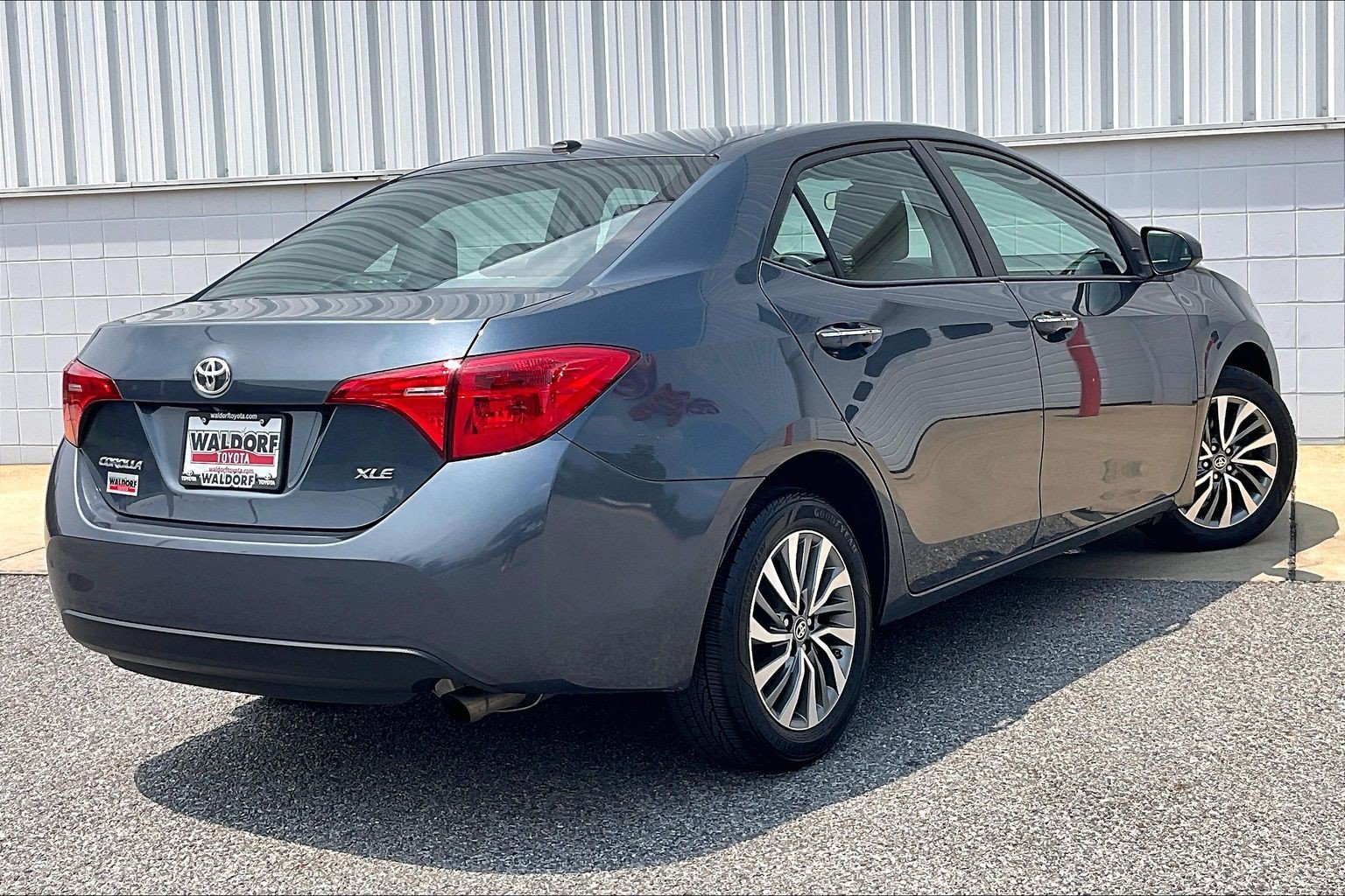 Used 2017 Toyota Corolla XLE FWD image 17