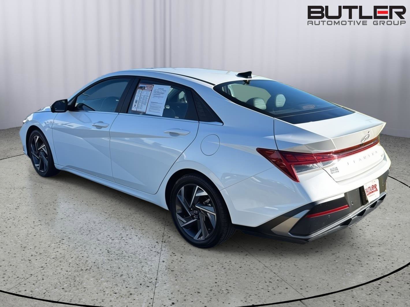 Used 2024 Hyundai Elantra Limited image 3