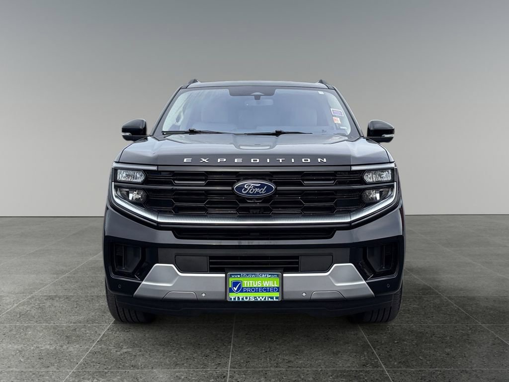 Used 2025 Ford Expedition Platinum image 2