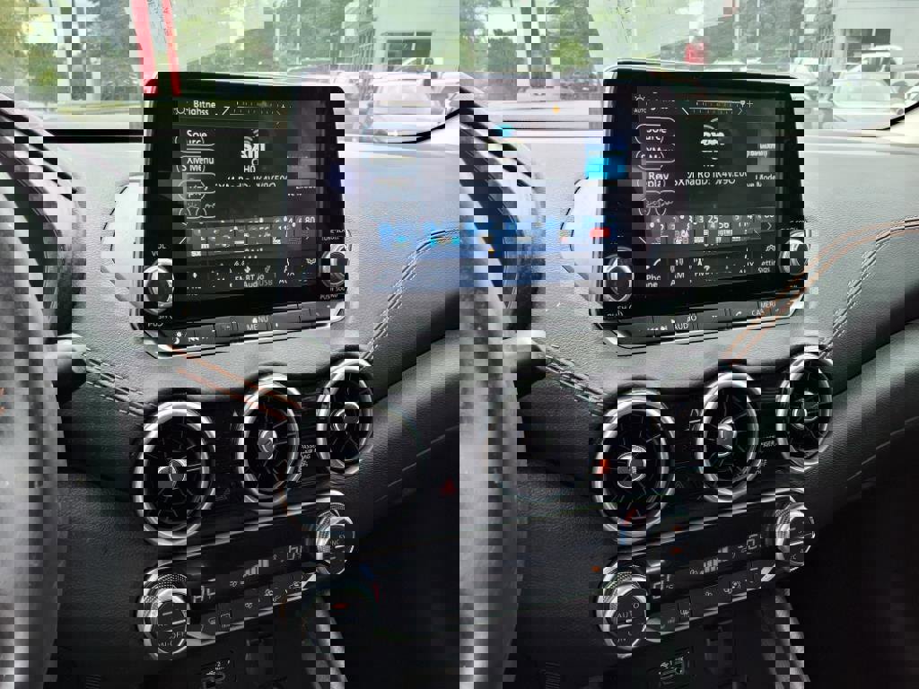 Used 2023 Nissan Sentra SR w/ Electronics Package image 8